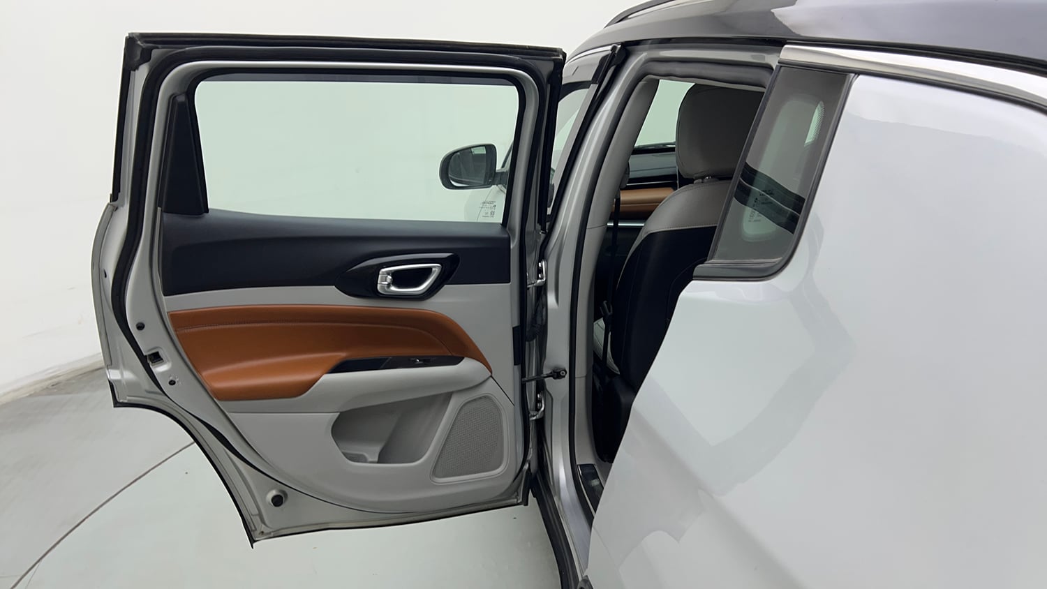 Used 2022 Jeep Compass Limited (O) 1.4 Petrol DCT Petrol Automatic interior LEFT REAR DOOR OPEN VIEW