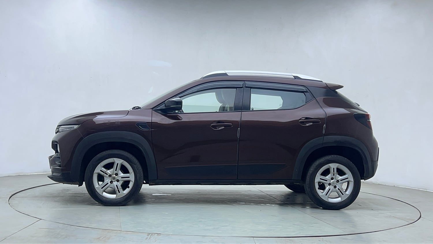 Used 2022 Renault Kiger RXT MT Petrol Manual exterior LEFT SIDE VIEW