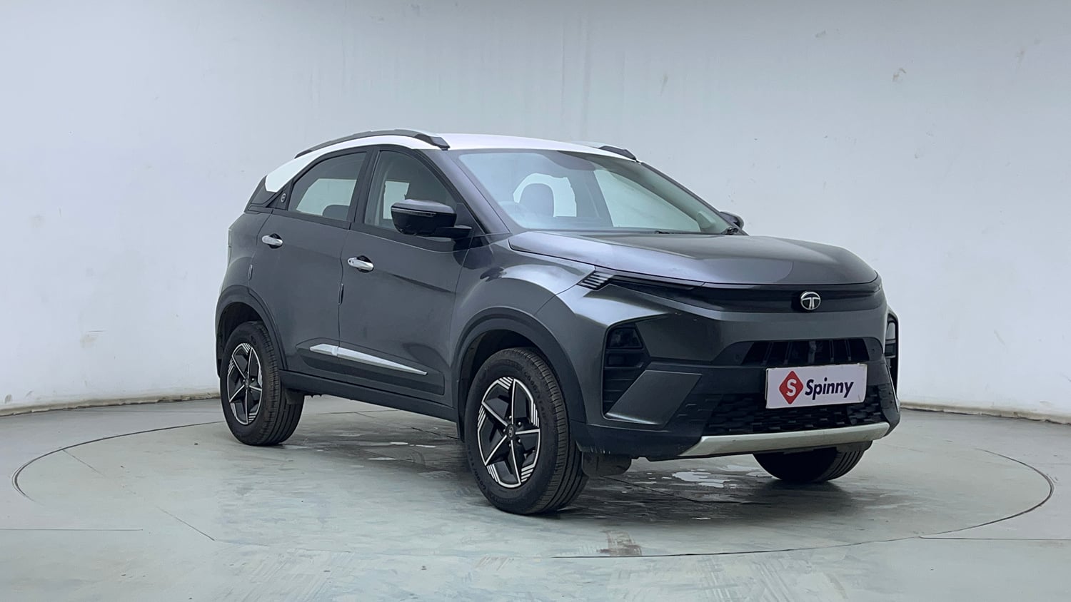 Used 2025 Tata Nexon Creative Plus 1.2 Revotron Petrol 7DCA DT Petrol Automatic exterior RIGHT FRONT CORNER VIEW