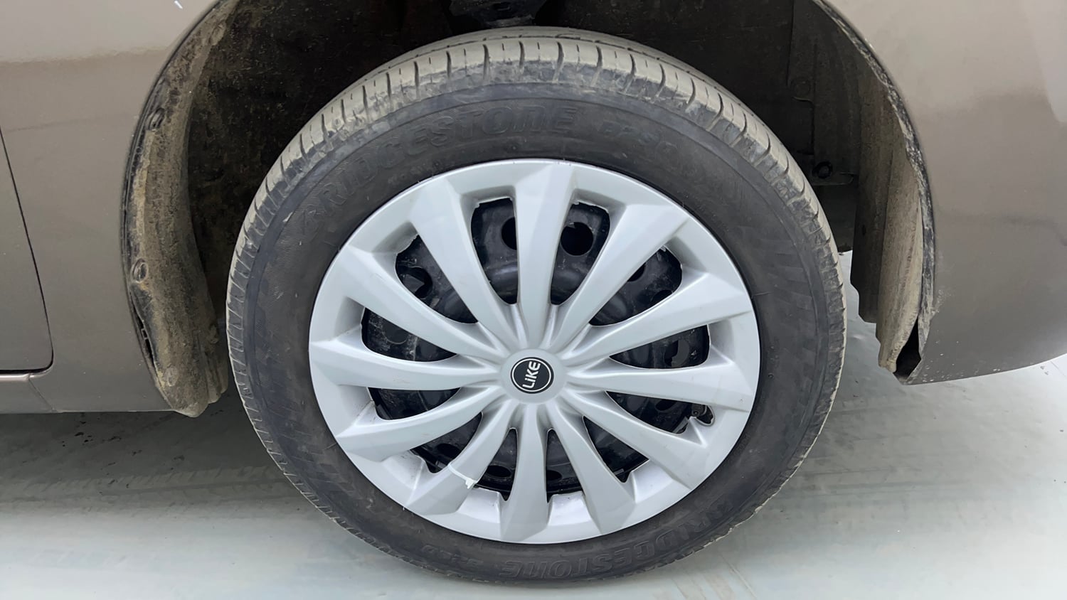 Used 2014 Maruti Suzuki Wagon R VXI Petrol Manual tyres RIGHT FRONT TYRE RIM VIEW