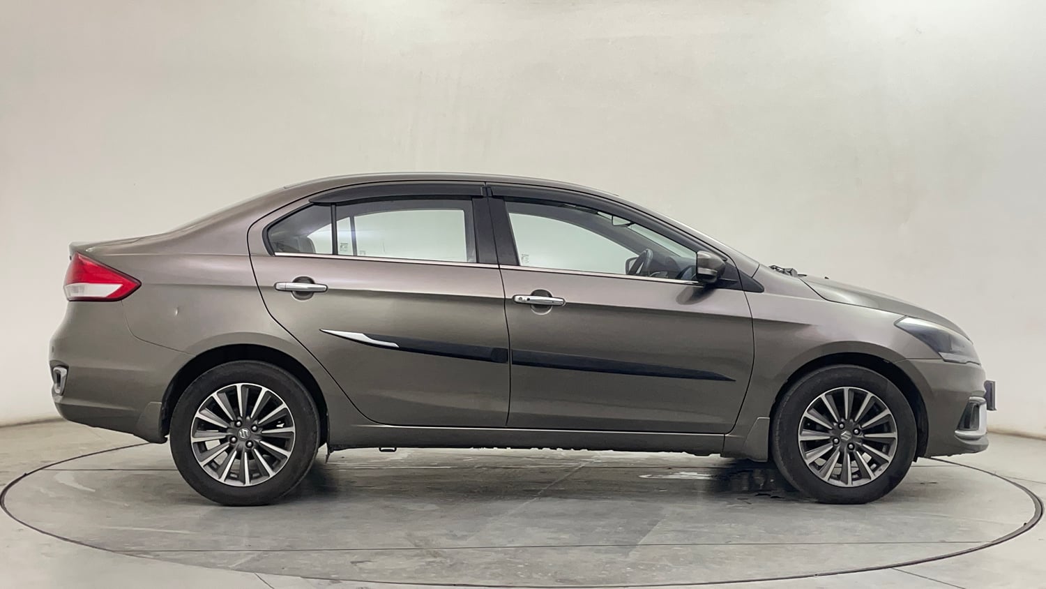 Used 2019 Maruti Suzuki Ciaz Alpha Hybrid 1.5 Petrol Manual exterior RIGHT SIDE VIEW