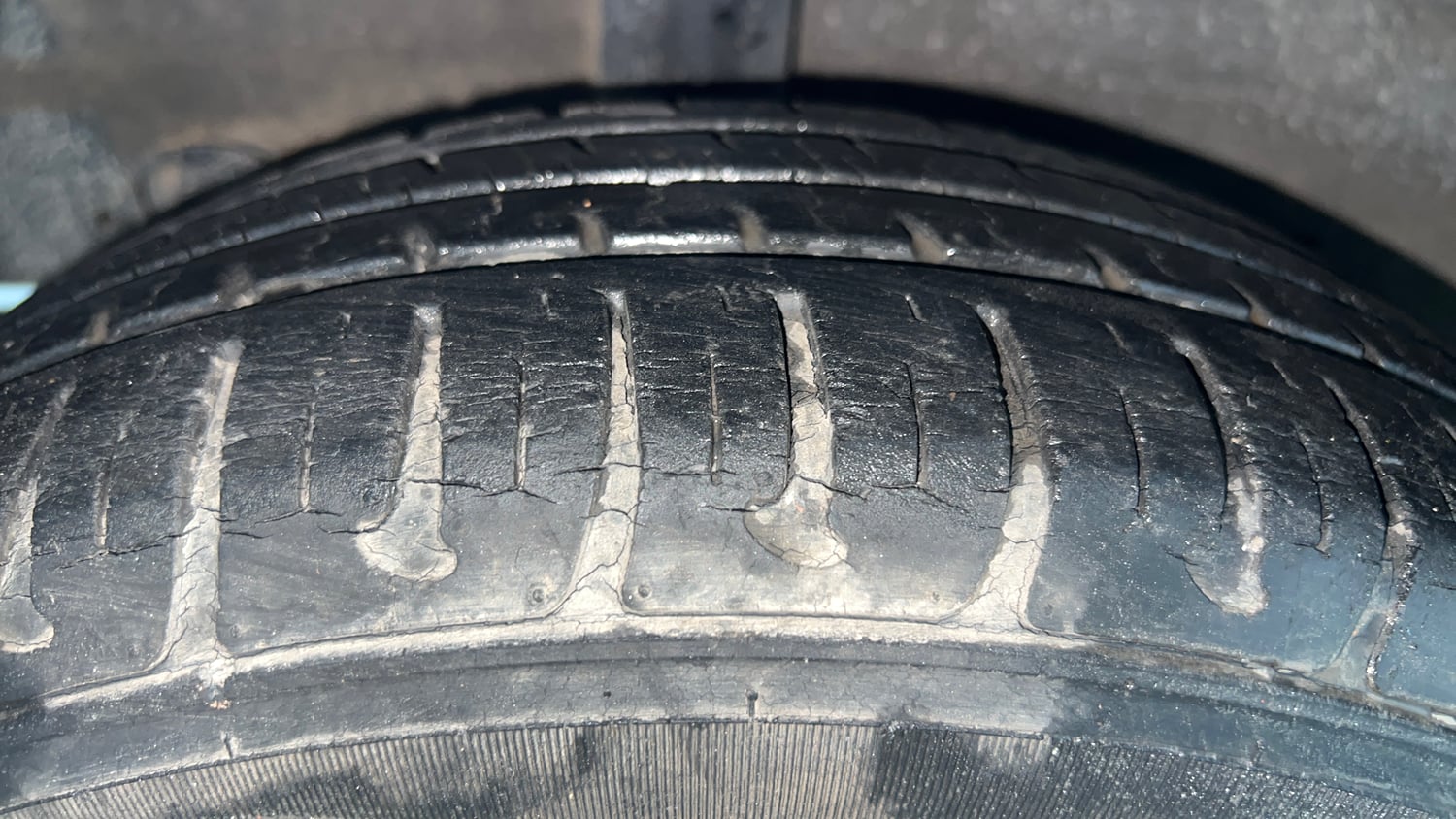 Used 2016 Hyundai Grand i10 Sportz 1.2 Kappa VTVT Petrol Manual tyres RIGHT REAR TYRE TREAD VIEW