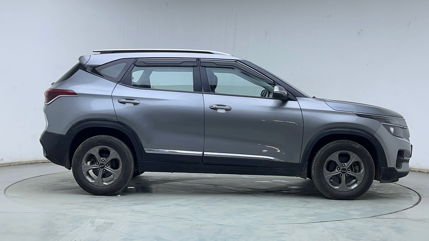 Used 2019 Kia Seltos HTK Plus 1.5 Diesel Diesel Manual exterior RIGHT SIDE VIEW