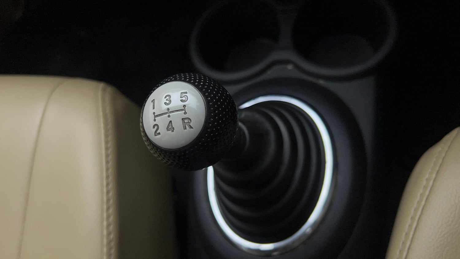 Used 2017 Honda Amaze 1.2 S i-VTEC Petrol Manual interior GEAR  KNOB VIEW