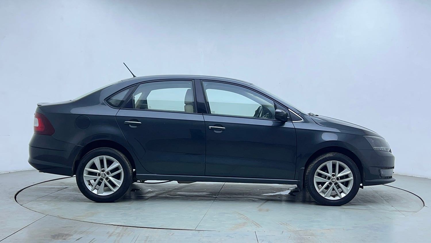 Used 2018 Skoda Rapid Style 1.6 MPI AT Petrol Automatic exterior RIGHT SIDE VIEW