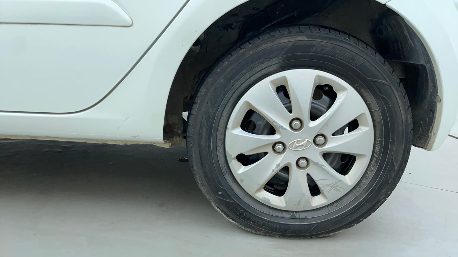 Used 2012 Hyundai i10 Sportz 1.2 Kappa2 Petrol Manual tyres LEFT REAR TYRE RIM VIEW