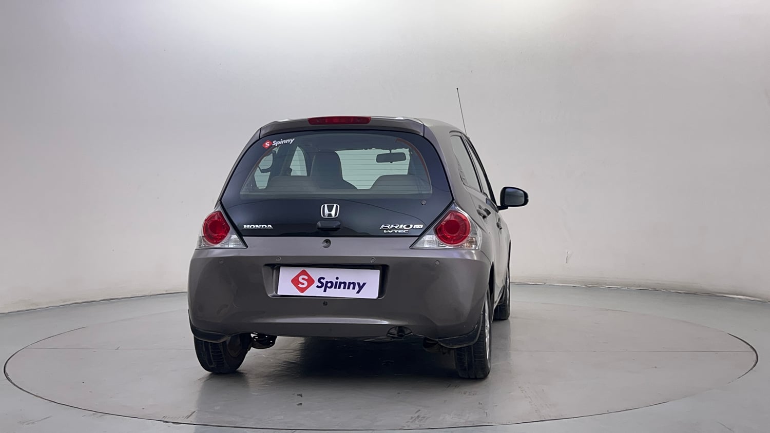Used 2015 Honda Brio VX AT Petrol Automatic exterior RIGHT REAR CORNER VIEW