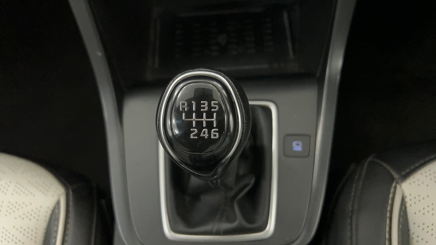 Used 2023 Hyundai Creta SX 1.5 Diesel Diesel Manual interior GEAR  KNOB VIEW