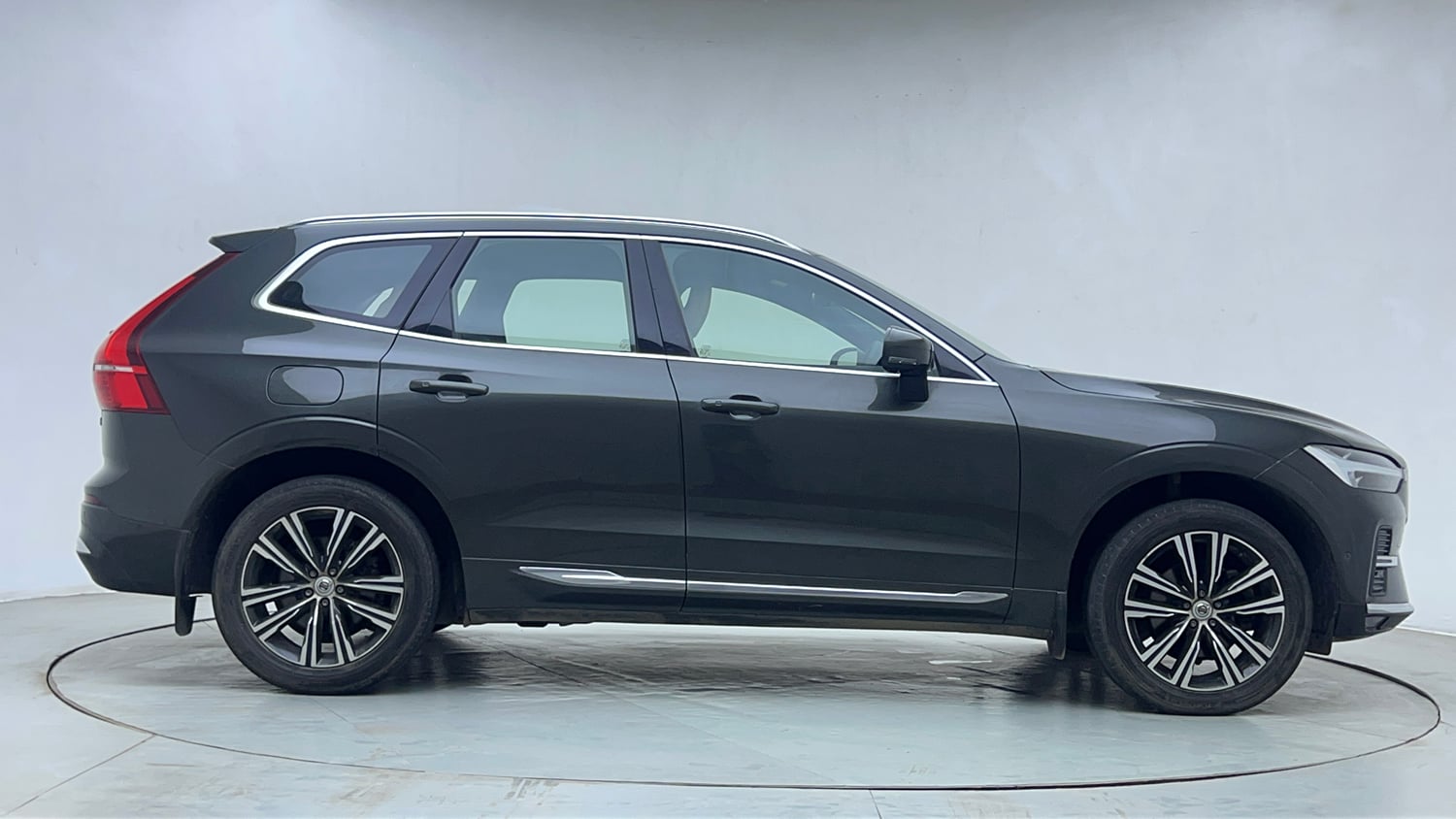 Used 2022 Volvo XC60 B5 Ultimate Petrol Automatic exterior RIGHT SIDE VIEW