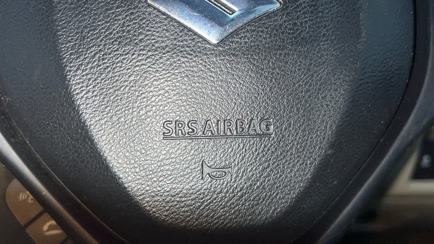 Used 2019 Maruti Suzuki Ciaz Alpha Hybrid 1.5 AT Petrol Automatic top_features Airbags