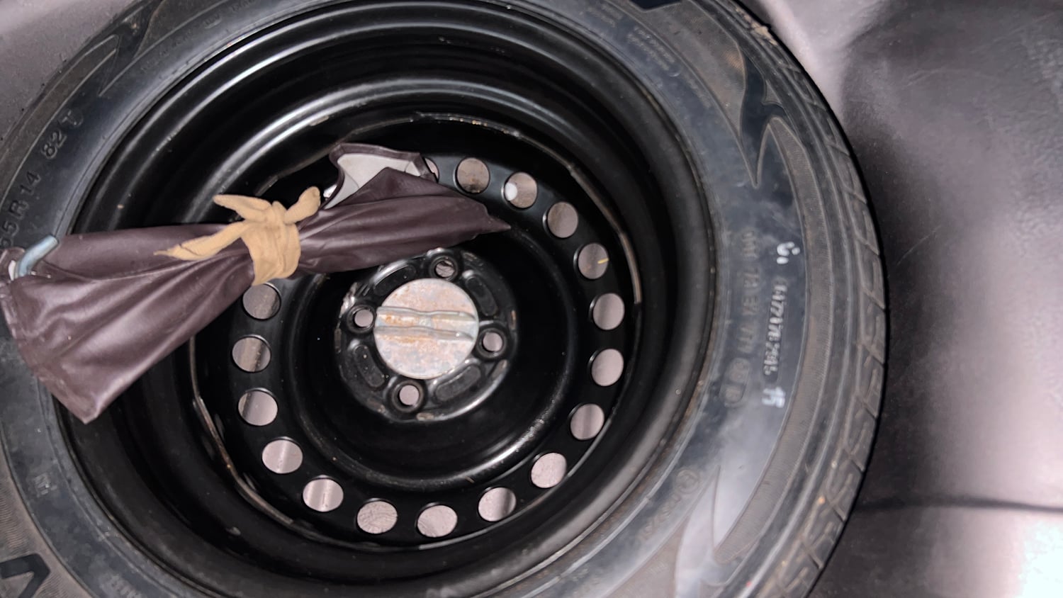 Used 2015 Honda Brio VX AT Petrol Automatic tyres SPARE TYRE VIEW