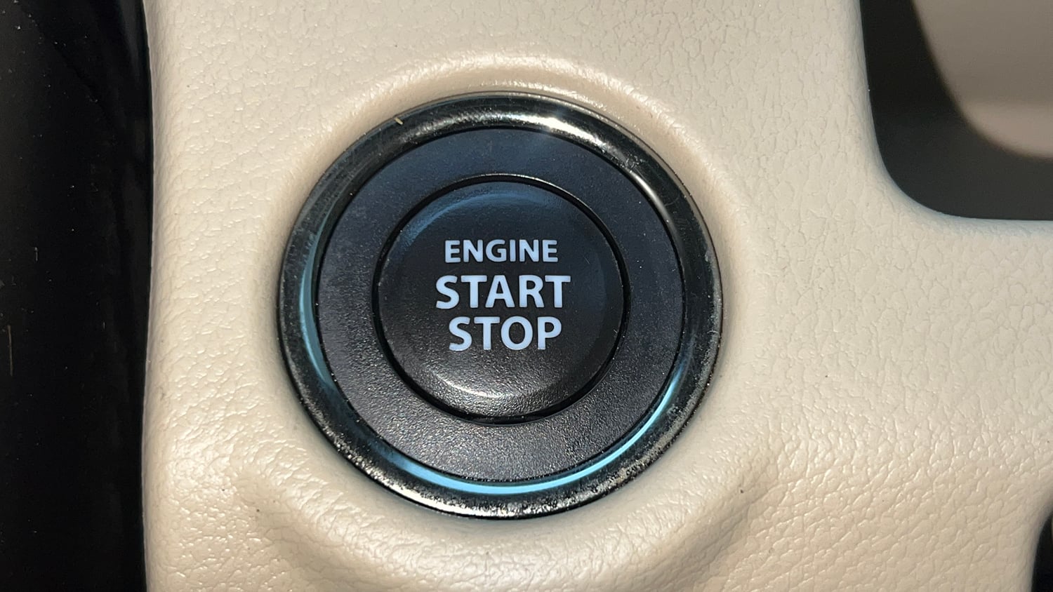 Used 2019 Maruti Suzuki Ciaz Alpha Hybrid 1.5 AT Petrol Automatic top_features Keyless start