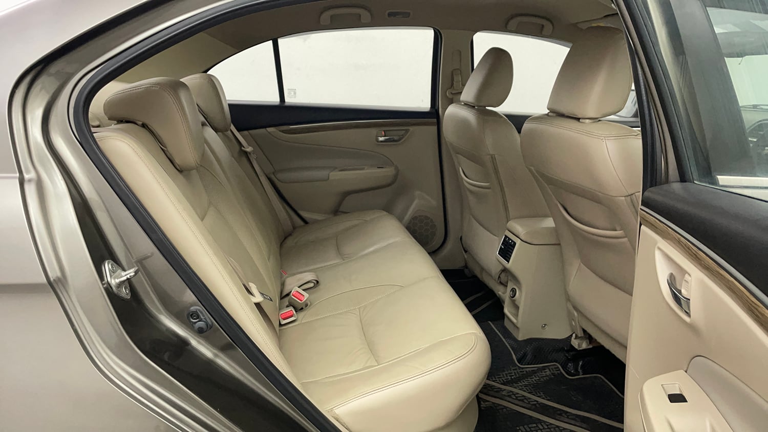 Used 2019 Maruti Suzuki Ciaz Alpha Hybrid 1.5 Petrol Manual interior RIGHT SIDE REAR DOOR CABIN VIEW