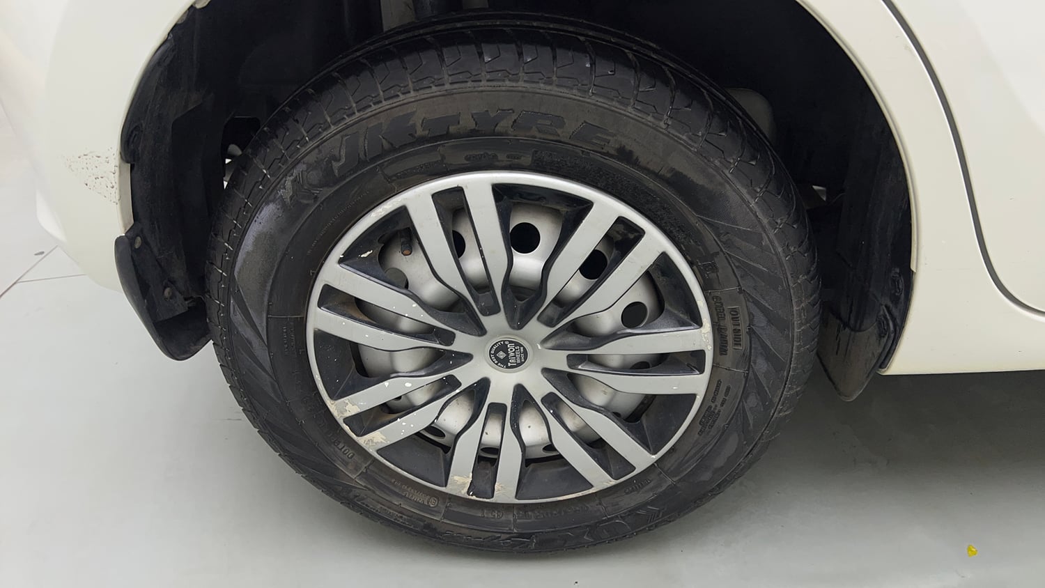 Used 2023 Maruti Suzuki Swift LXi Petrol Manual tyres RIGHT REAR TYRE RIM VIEW
