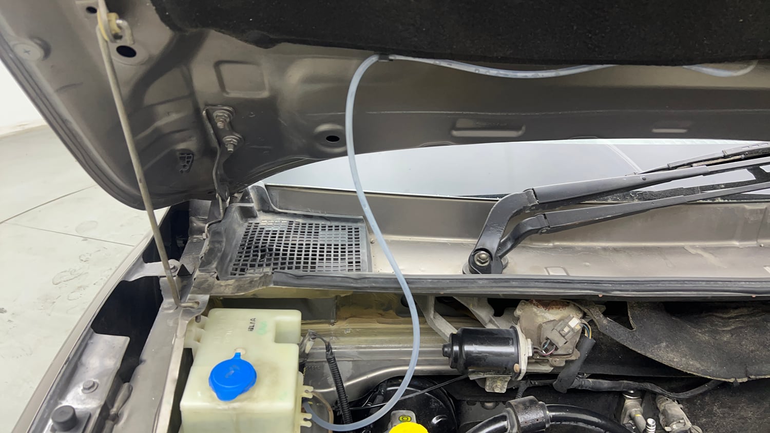 Used 2018 Renault Kwid 1.0 RXT AMT Opt Petrol Automatic engine ENGINE RIGHT SIDE HINGE & APRON VIEW