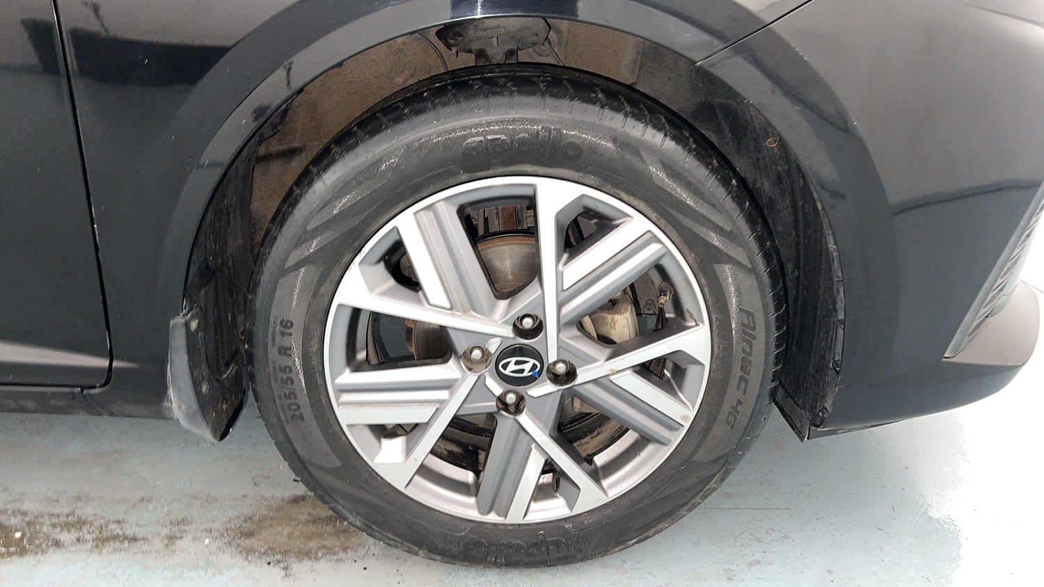 Used 2023 Hyundai Verna SX (O) 1.5 Petrol IVT Petrol Automatic tyres RIGHT FRONT TYRE RIM VIEW