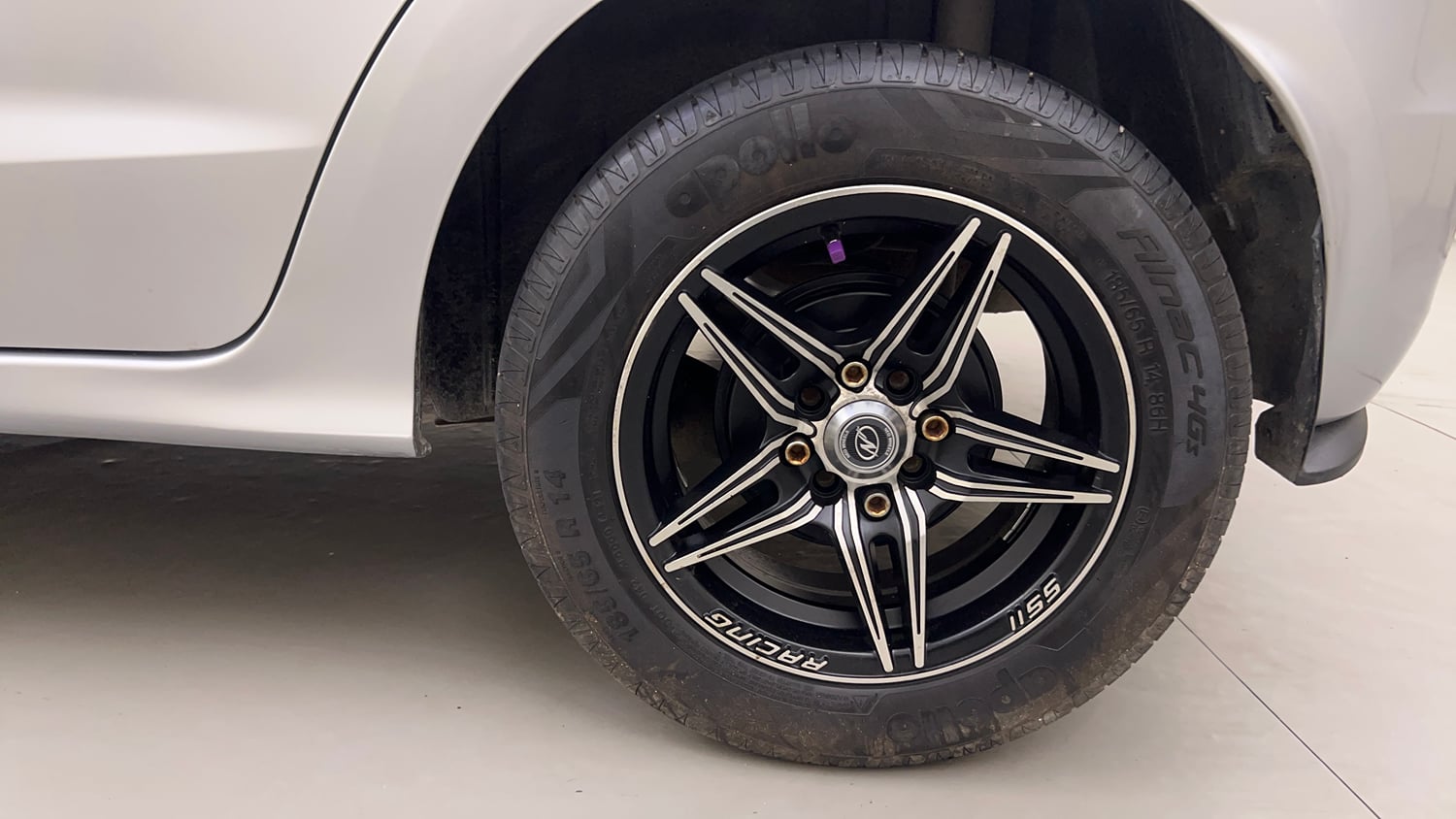 Used 2016 Ford Figo Trend 1.2 Ti-VCT Petrol Manual tyres LEFT REAR TYRE RIM VIEW
