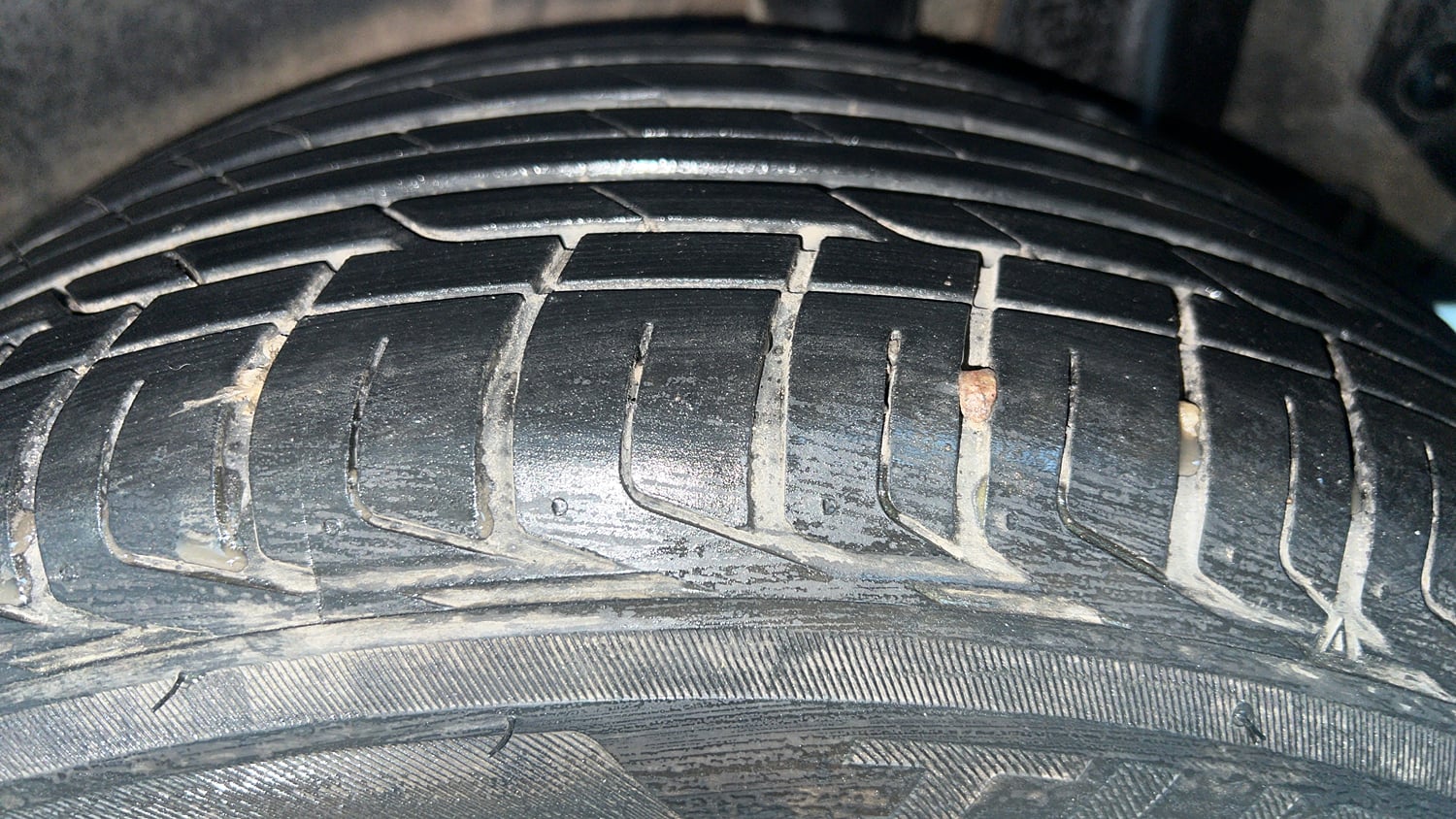 Used 2023 Kia Sonet X Line 1.0 DCT Petrol Automatic tyres LEFT REAR TYRE TREAD VIEW