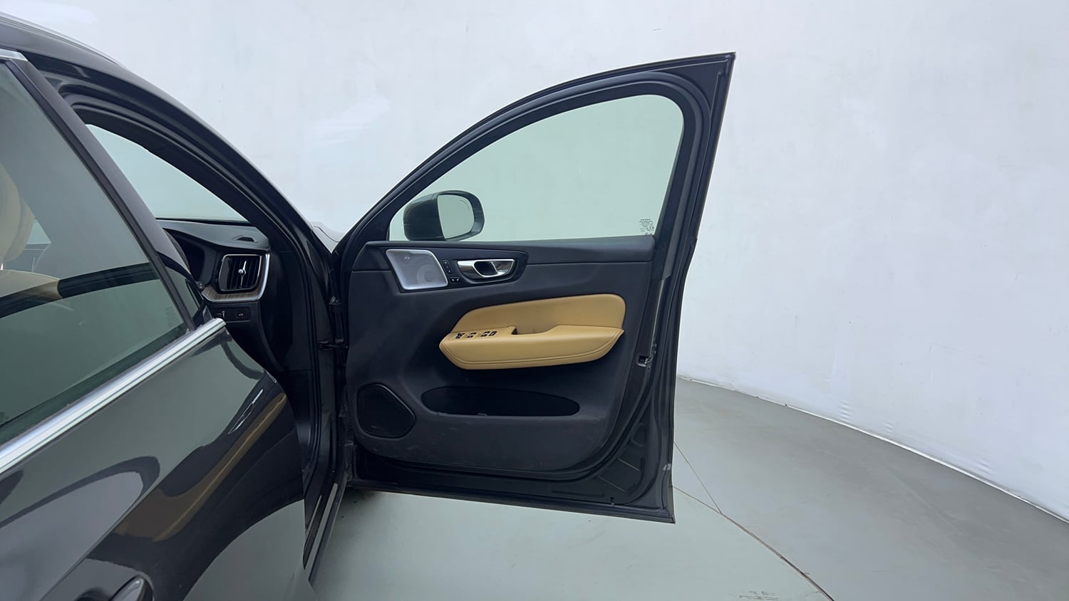 Used 2022 Volvo XC60 B5 Ultimate Petrol Automatic interior RIGHT FRONT DOOR OPEN VIEW