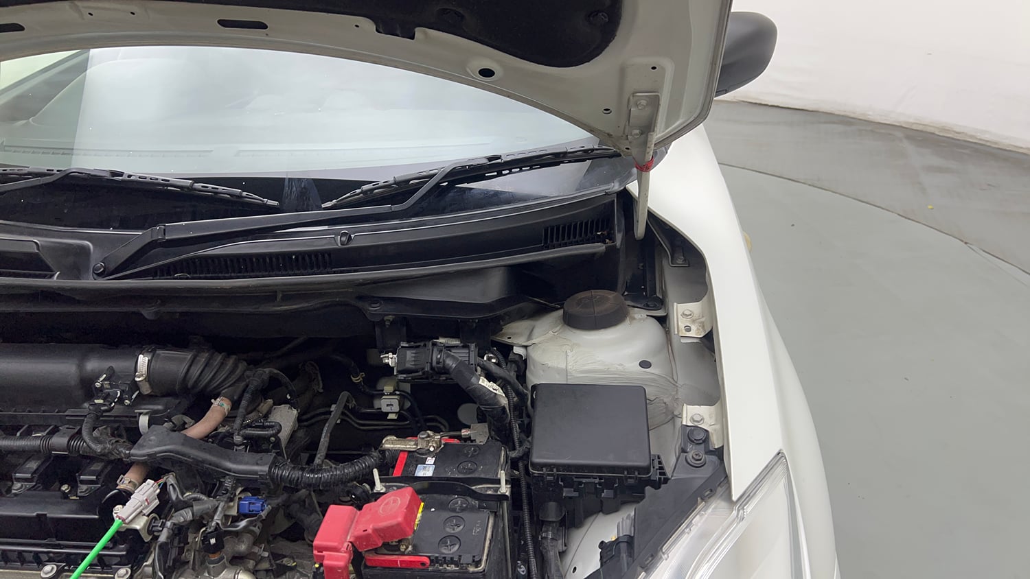 Used 2023 Maruti Suzuki Swift LXi Petrol Manual engine ENGINE LEFT SIDE HINGE & APRON VIEW