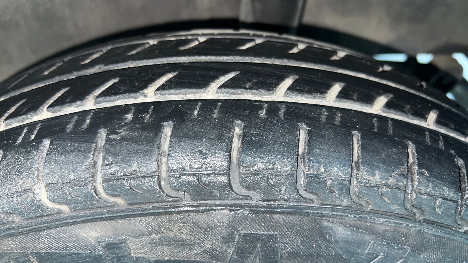 Used 2018 Renault Kwid 1.0 RXT AMT Opt Petrol Automatic tyres LEFT REAR TYRE TREAD VIEW