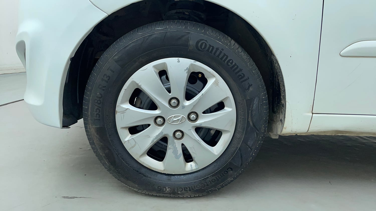 Used 2012 Hyundai i10 Sportz 1.2 Kappa2 Petrol Manual tyres LEFT FRONT TYRE RIM VIEW