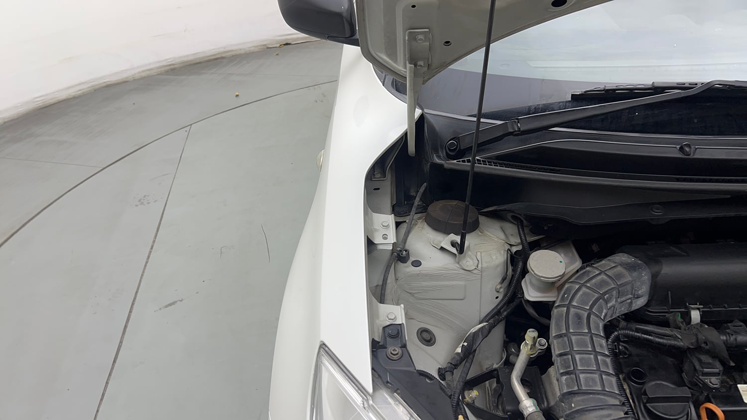 Used 2023 Maruti Suzuki Swift LXi Petrol Manual engine ENGINE RIGHT SIDE HINGE & APRON VIEW