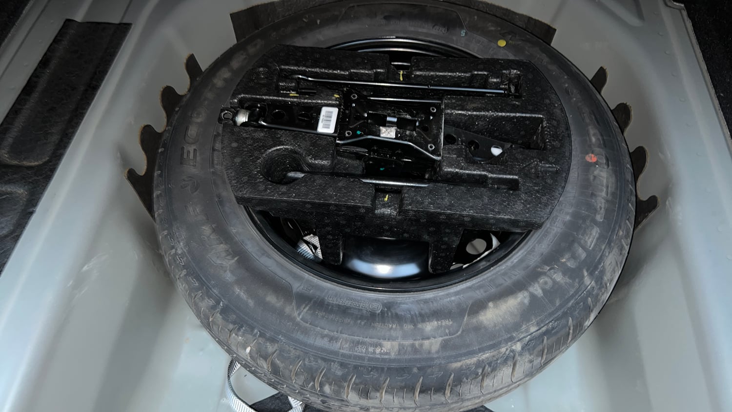 Used 2024 Volkswagen Virtus Highline 1.0 TSI AT Petrol Automatic tyres SPARE TYRE VIEW