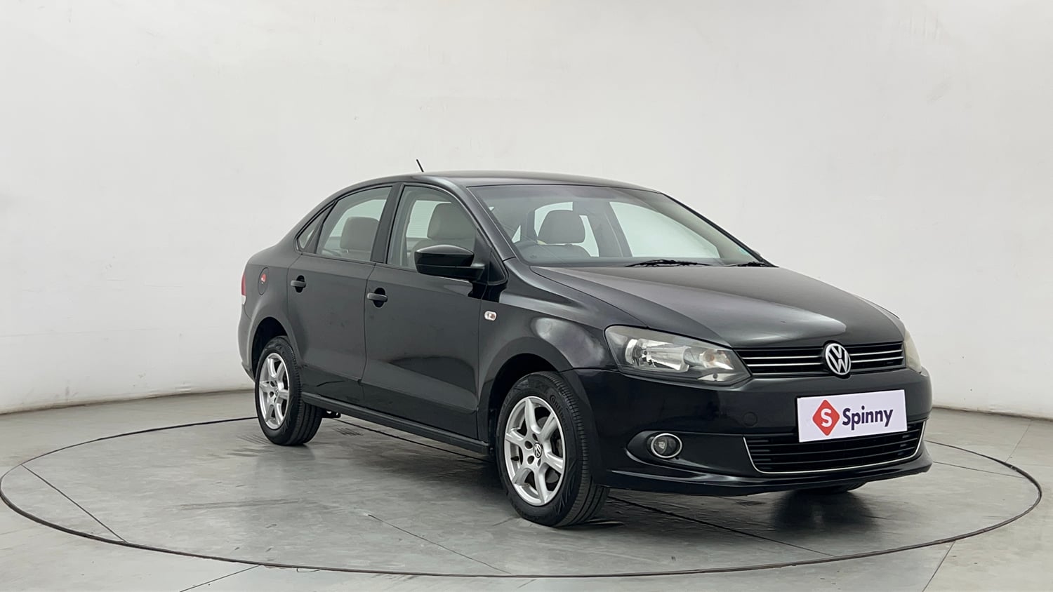 Used 2014 Volkswagen Vento Highline Diesel Diesel Manual exterior RIGHT FRONT CORNER VIEW