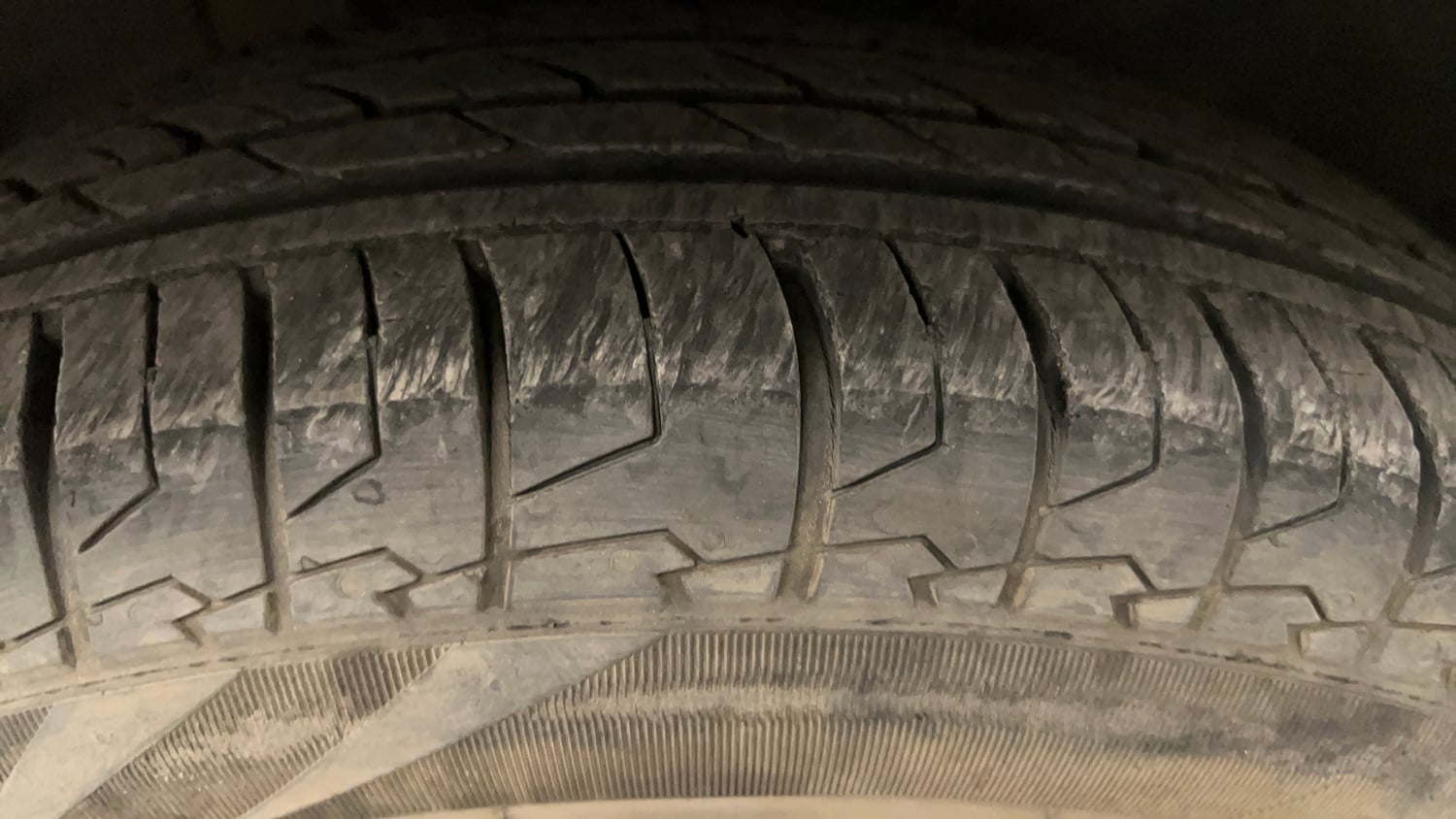 Used 2017 Tata Tigor Revotron XZ Petrol Manual tyres RIGHT FRONT TYRE TREAD VIEW