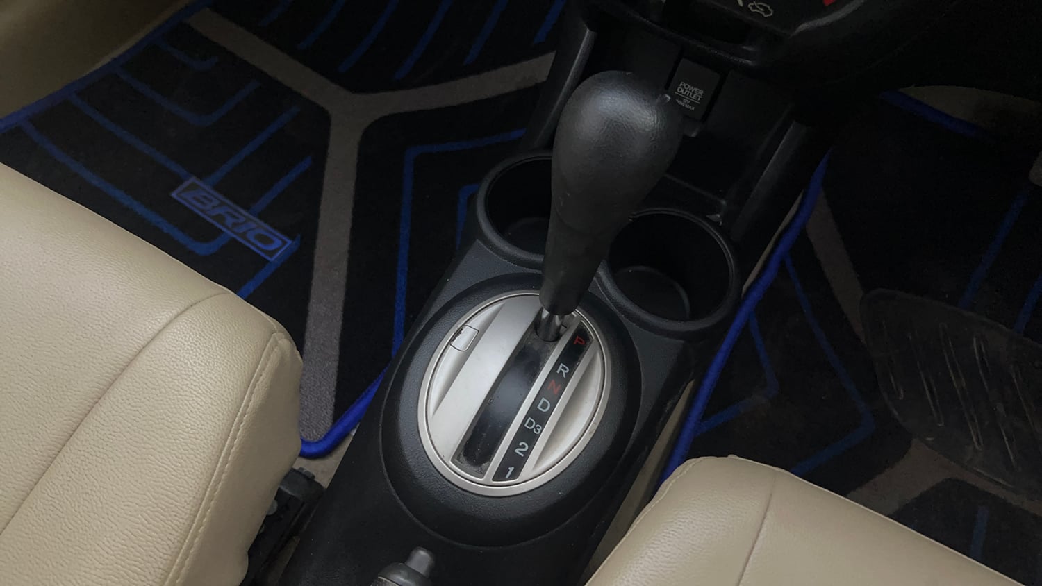 Used 2015 Honda Brio VX AT Petrol Automatic interior GEAR  KNOB VIEW