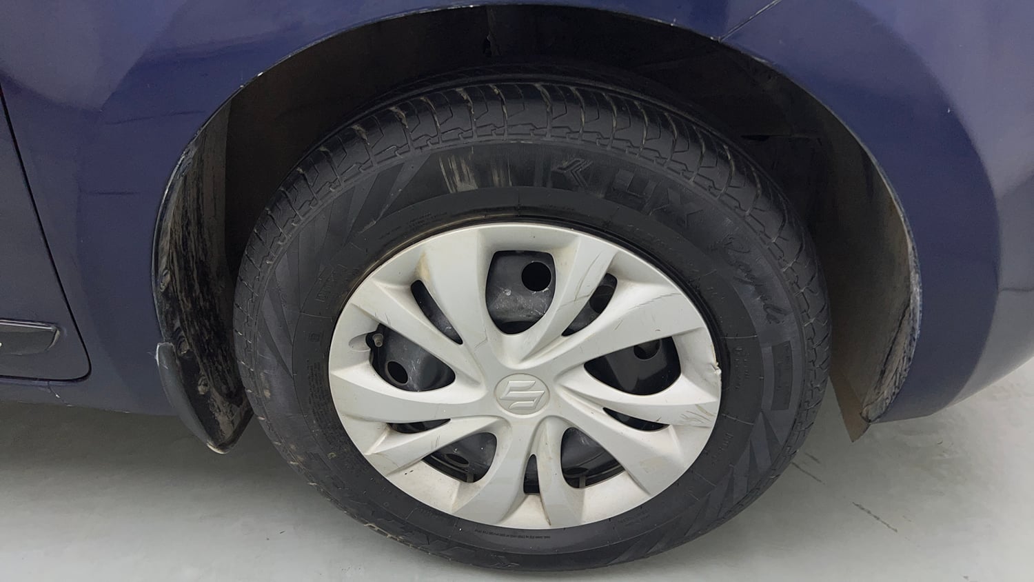 Used 2021 Maruti Suzuki Swift VXi Petrol Manual tyres RIGHT FRONT TYRE RIM VIEW