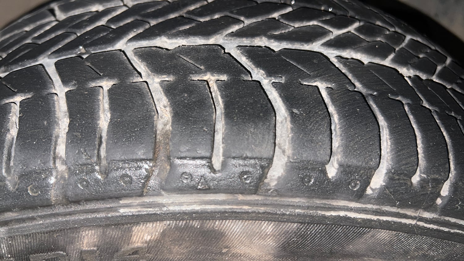 Used 2023 Tata Tiago EV XZ Plus Tech LUX Long Range Electric Automatic tyres RIGHT FRONT TYRE TREAD VIEW