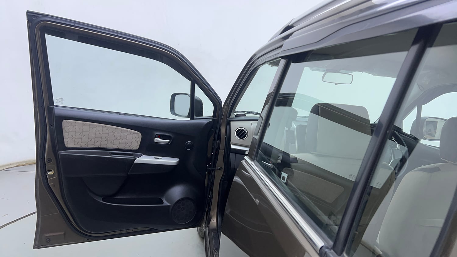 Used 2014 Maruti Suzuki Wagon R VXI Petrol Manual interior LEFT FRONT DOOR OPEN VIEW