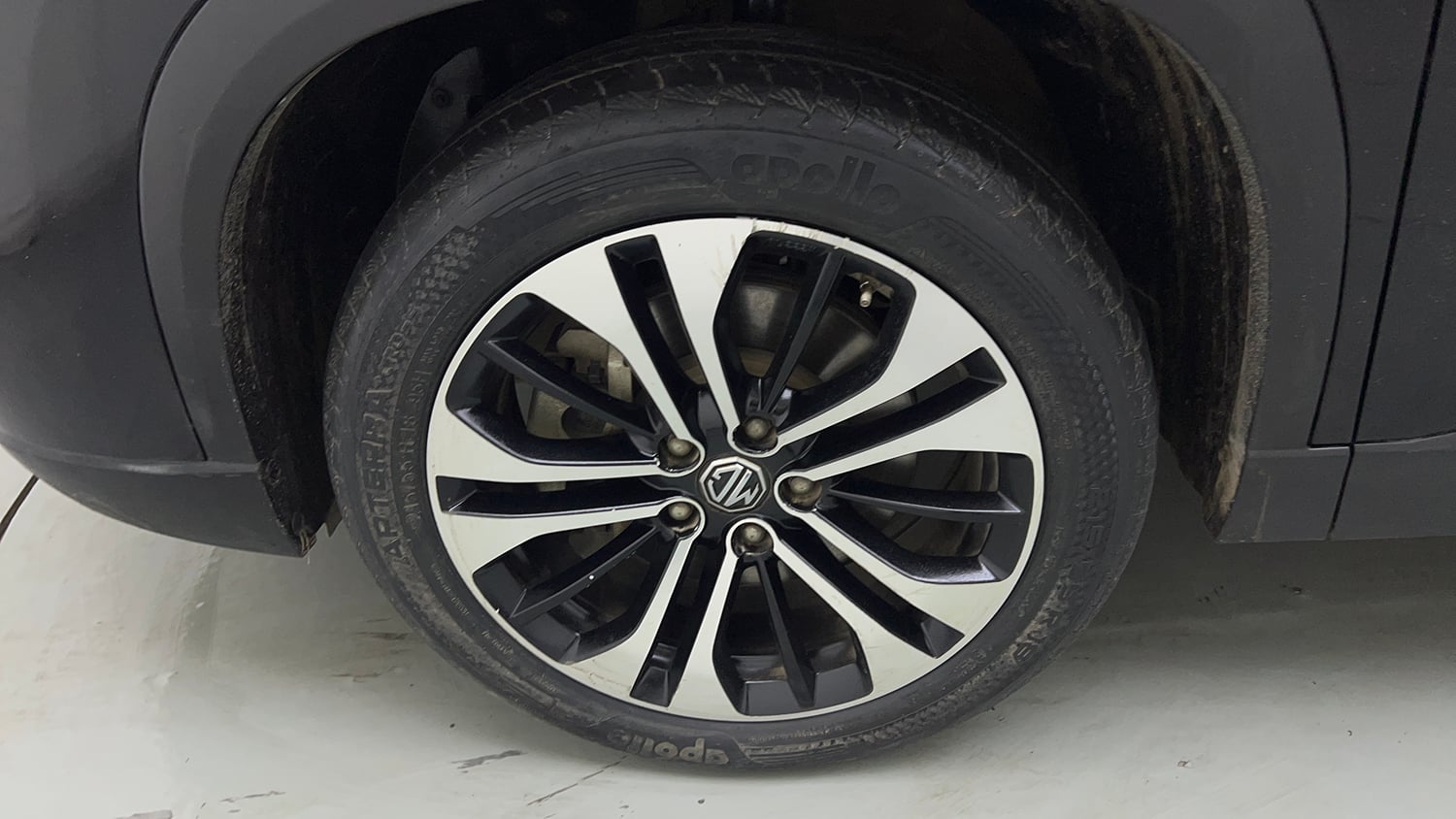 Used 2021 MG Motors Hector Plus Sharp 1.5 Petrol Turbo CVT 6-STR Petrol Automatic tyres LEFT FRONT TYRE RIM VIEW