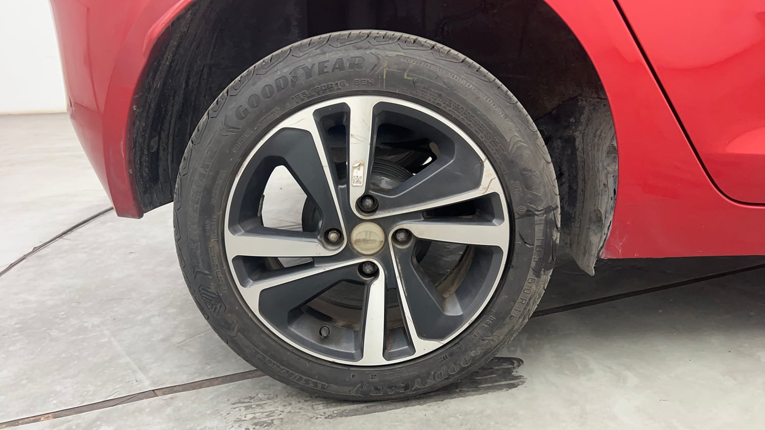 Used 2023 Tata Altroz XZ Diesel Diesel Manual tyres RIGHT REAR TYRE RIM VIEW
