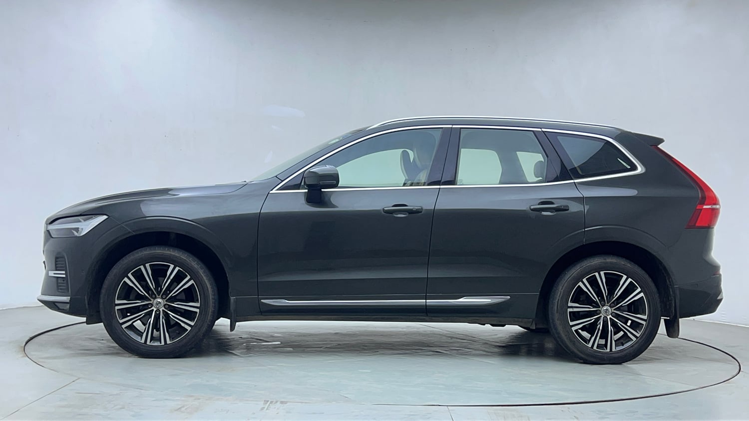 Used 2022 Volvo XC60 B5 Ultimate Petrol Automatic exterior LEFT SIDE VIEW
