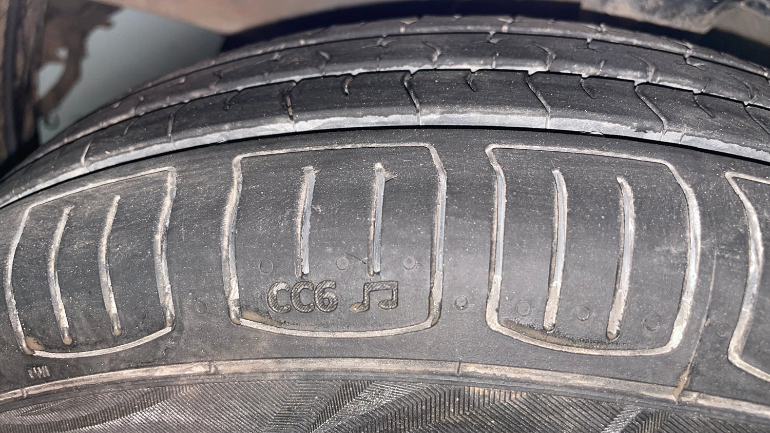 Used 2012 Hyundai i10 Sportz 1.2 Kappa2 Petrol Manual tyres LEFT FRONT TYRE TREAD VIEW