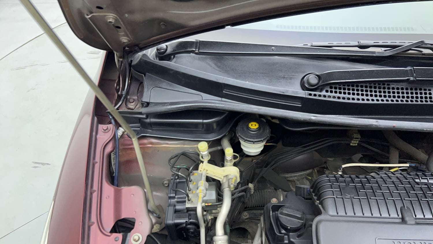 Used 2016 Honda Jazz V AT Petrol Petrol Automatic engine ENGINE RIGHT SIDE HINGE & APRON VIEW