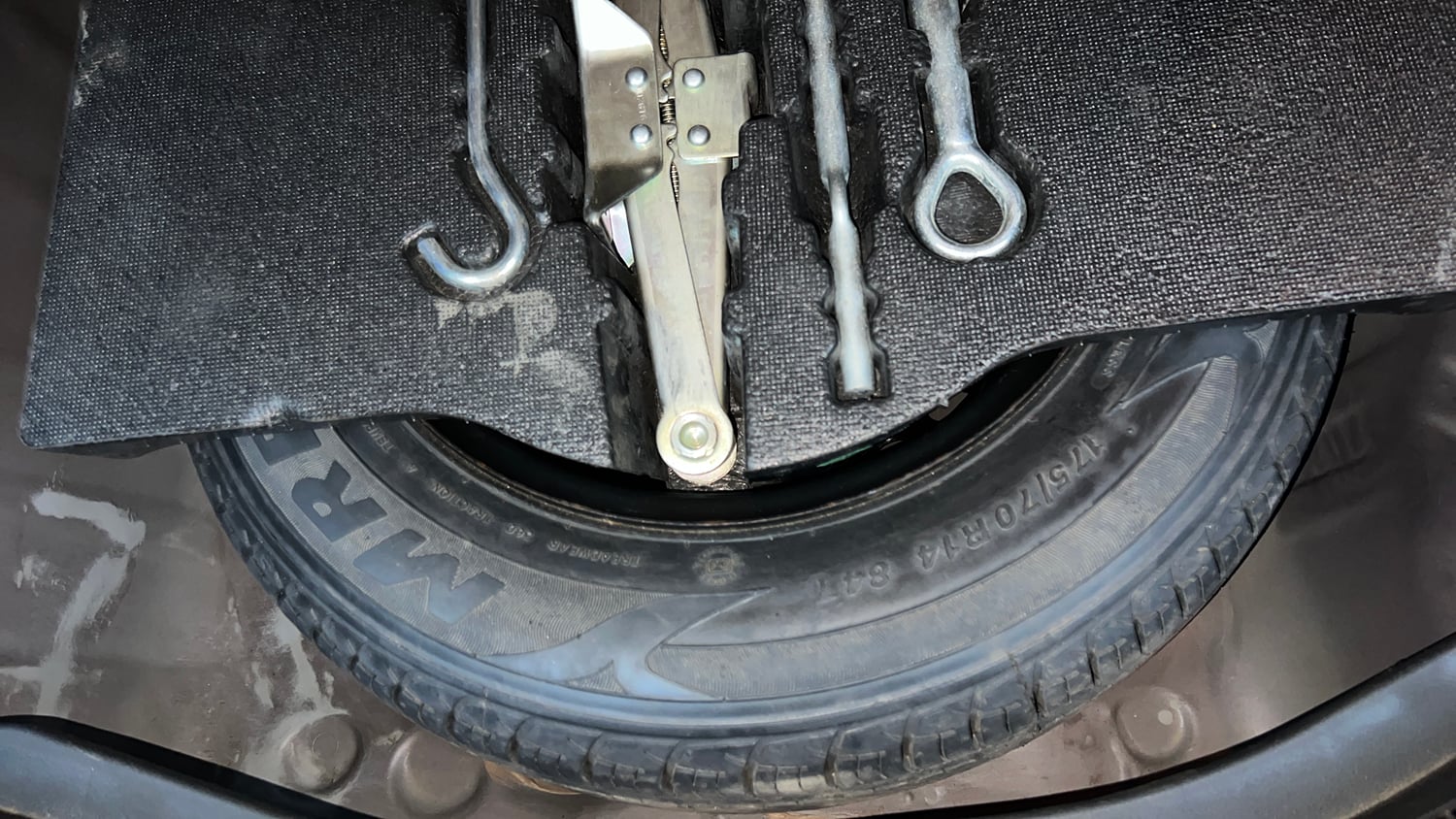 Used 2016 Honda Jazz V AT Petrol Petrol Automatic tyres SPARE TYRE VIEW