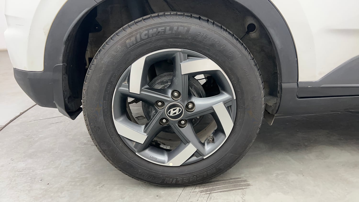 Used 2019 Hyundai Venue SX Plus 1.0 Turbo DCT Petrol Automatic tyres RIGHT REAR TYRE RIM VIEW