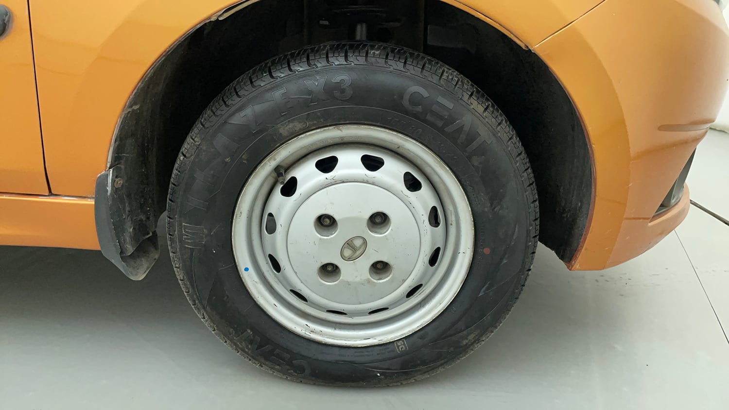 Used 2017 Tata Tiago Revotron XM Petrol Manual tyres RIGHT FRONT TYRE RIM VIEW