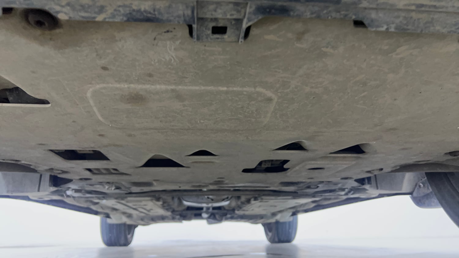 Used 2022 Volvo XC60 B5 Ultimate Petrol Automatic extra FRONT LEFT UNDERBODY VIEW