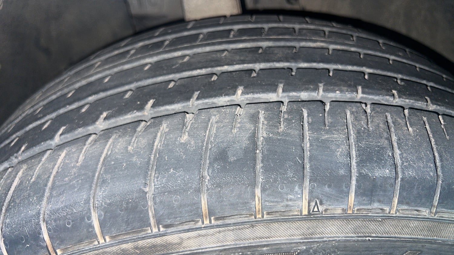 Used 2022 Volvo XC60 B5 Ultimate Petrol Automatic tyres RIGHT FRONT TYRE TREAD VIEW