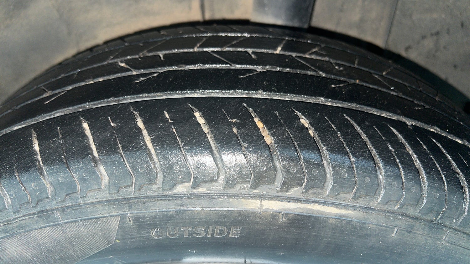 Used 2023 Nissan Magnite XL Petrol Manual tyres LEFT REAR TYRE TREAD VIEW