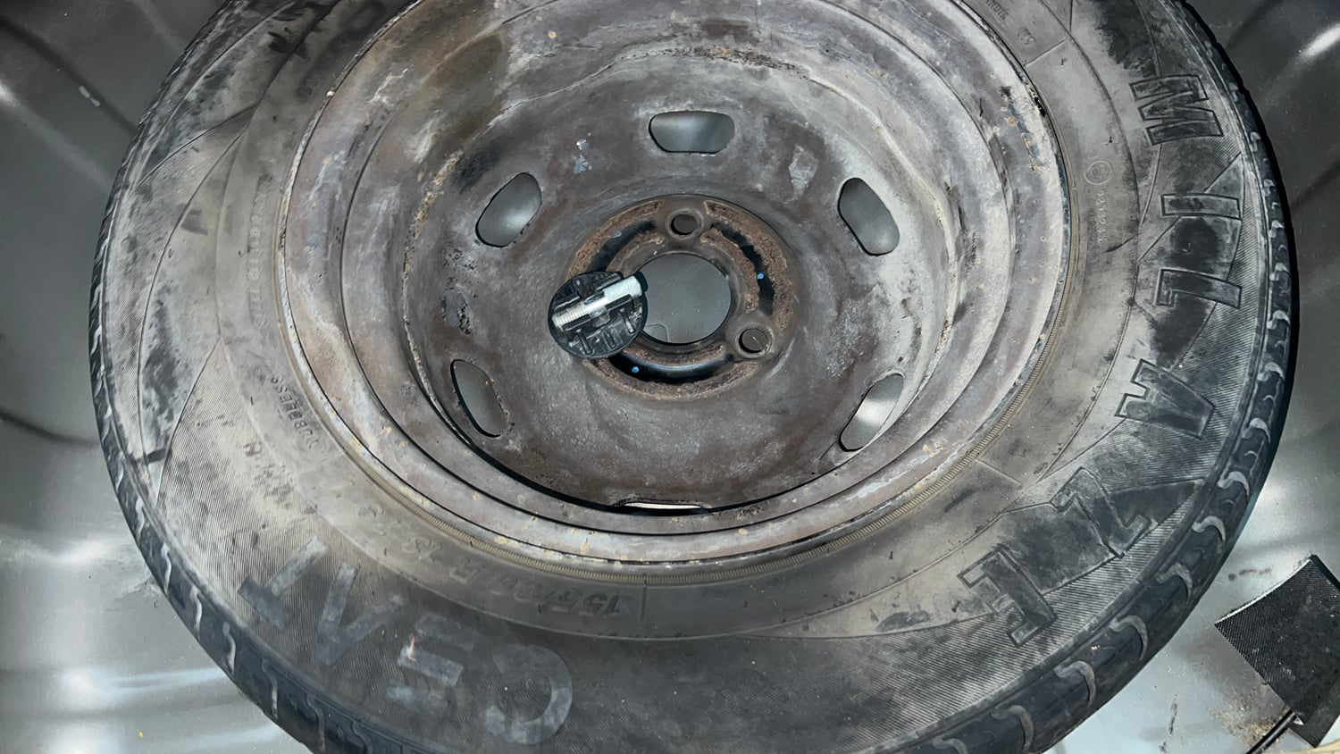Used 2018 Renault Kwid 1.0 RXT AMT Opt Petrol Automatic tyres SPARE TYRE VIEW