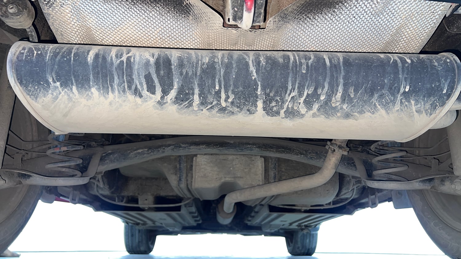 Used 2022 Maruti Suzuki Brezza Vxi AT Petrol Automatic extra REAR UNDERBODY VIEW (TAKEN FROM REAR)