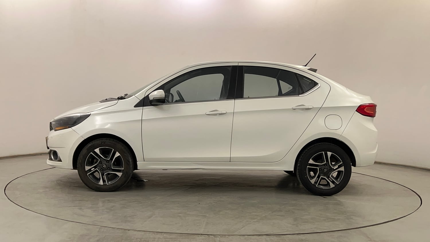 Used 2017 Tata Tigor Revotron XZ Petrol Manual exterior LEFT SIDE VIEW