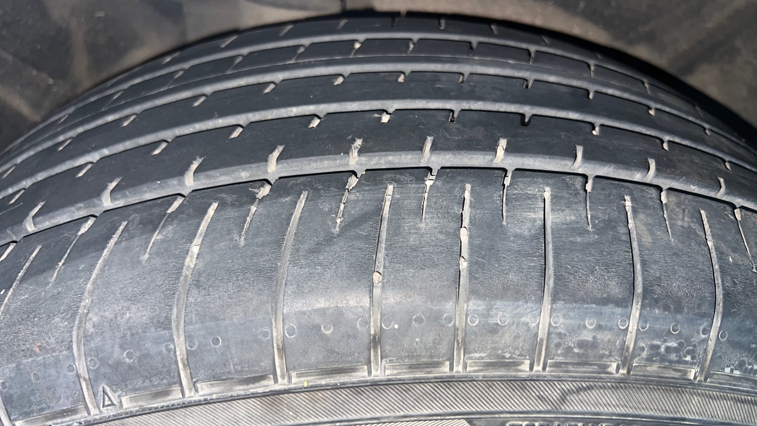 Used 2022 Volvo XC60 B5 Ultimate Petrol Automatic tyres RIGHT REAR TYRE TREAD VIEW