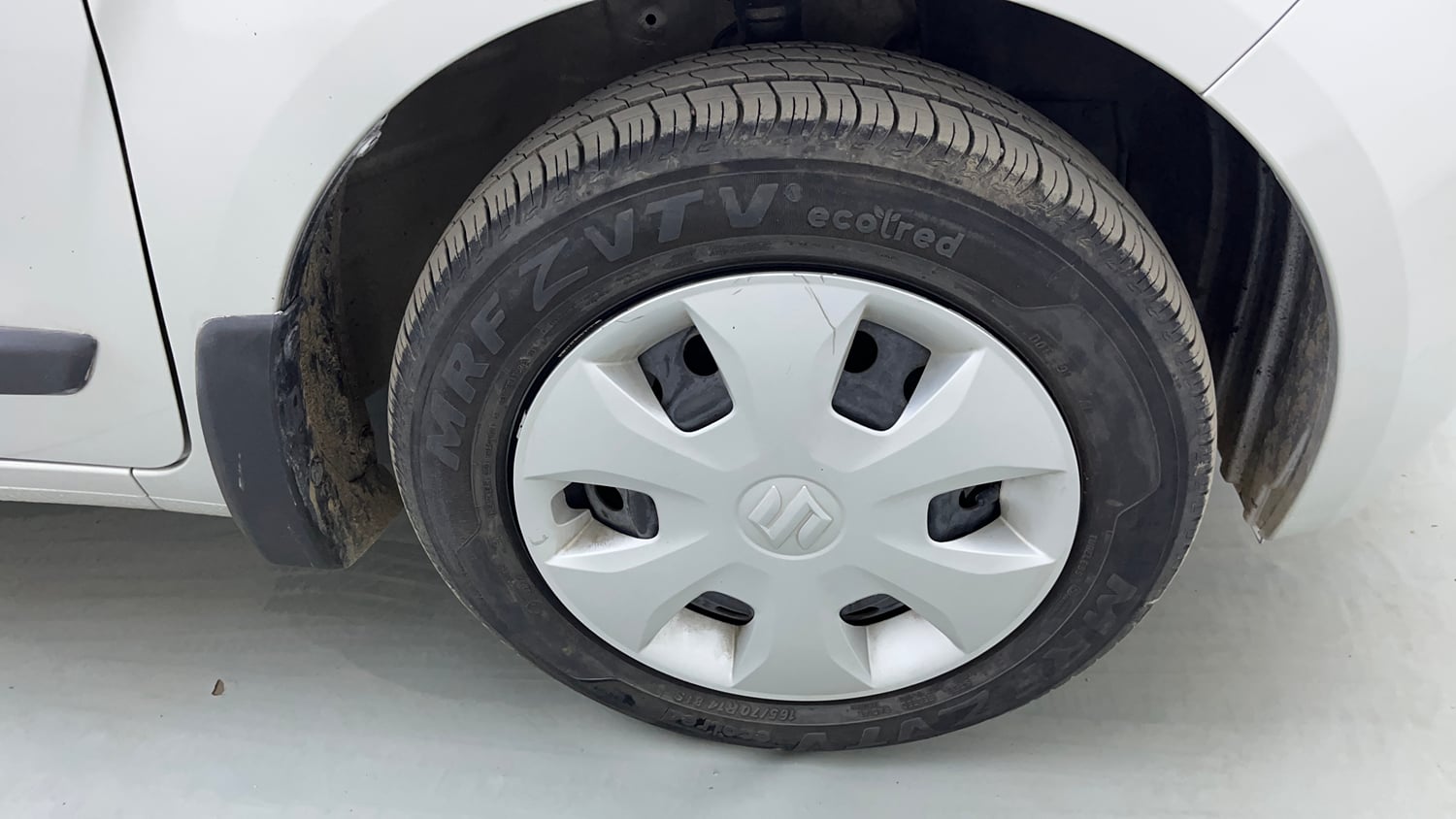 Used 2024 Maruti Suzuki Wagon R VXI 1.0 AGS Petrol Automatic tyres RIGHT FRONT TYRE RIM VIEW